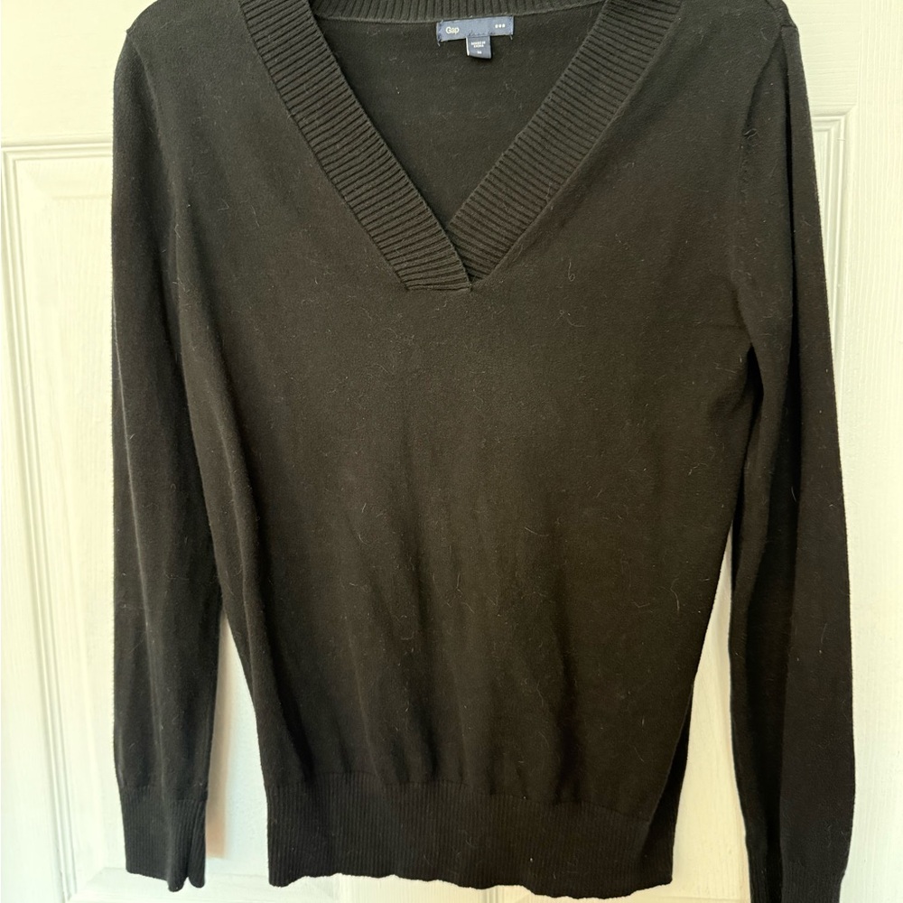 GAP Women's Black V-Neck Sweater